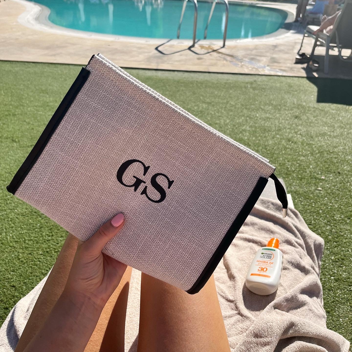 The Avenue Clutch Bag - Cream/Black